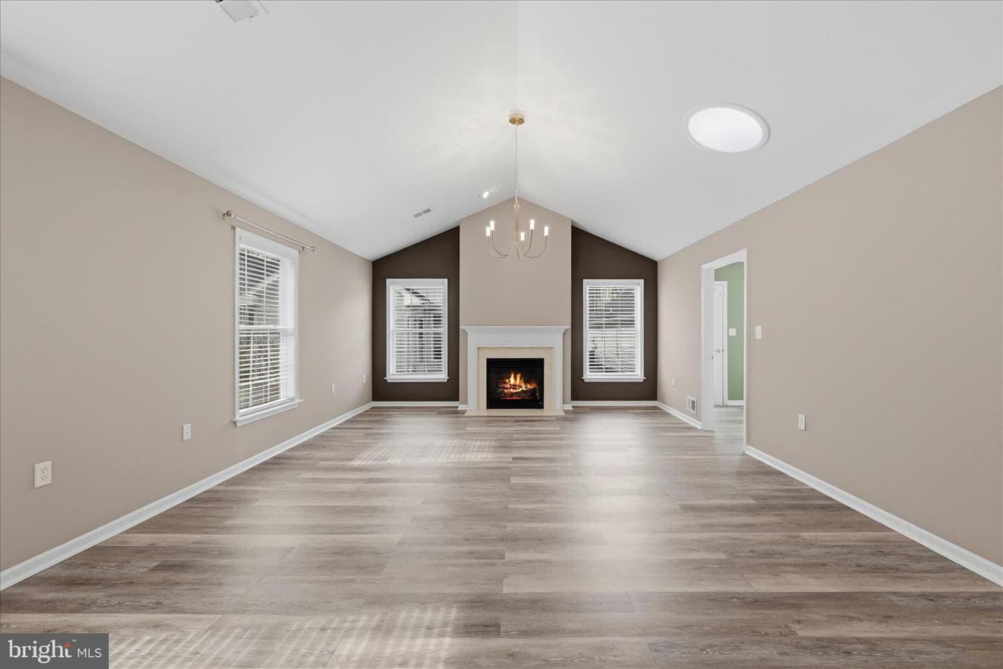 1851 Melvor Lane photo 4