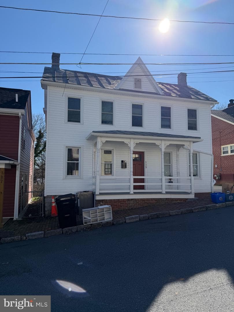 115 E Monmouth Street, Winchester