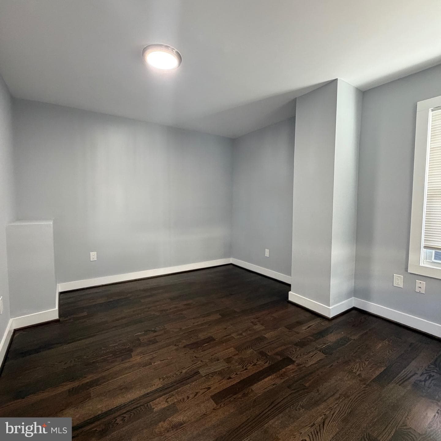 115 E Monmouth Street photo 11