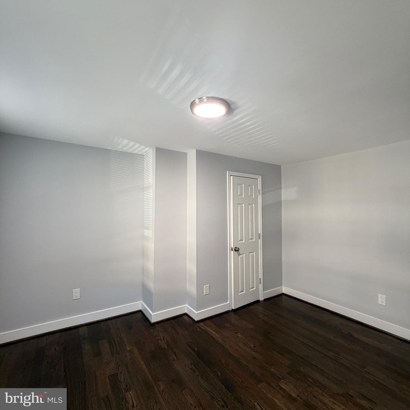115 E Monmouth Street photo 13