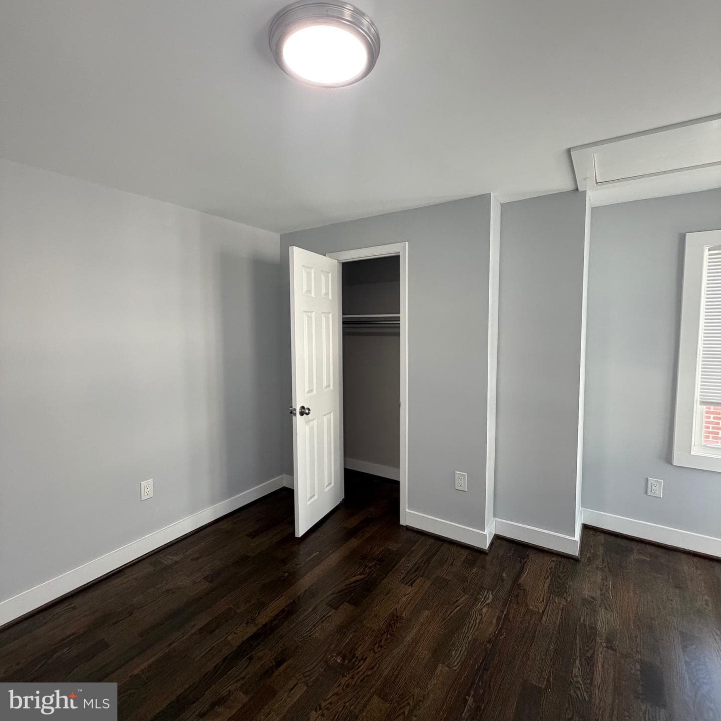 115 E Monmouth Street photo 18