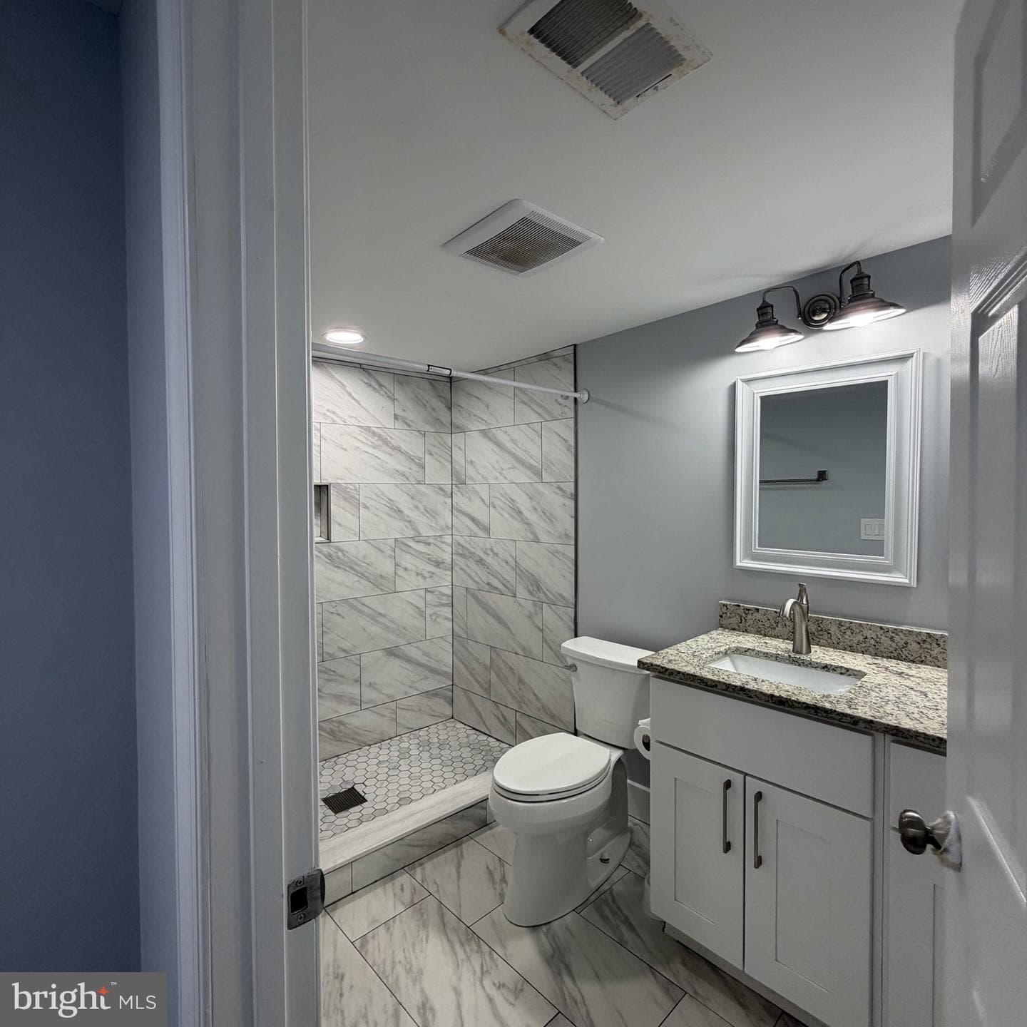 115 E Monmouth Street photo 19