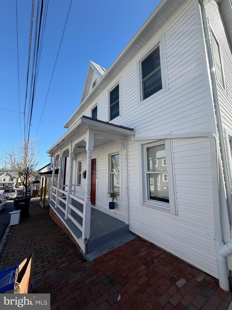 115 E Monmouth Street, Winchester