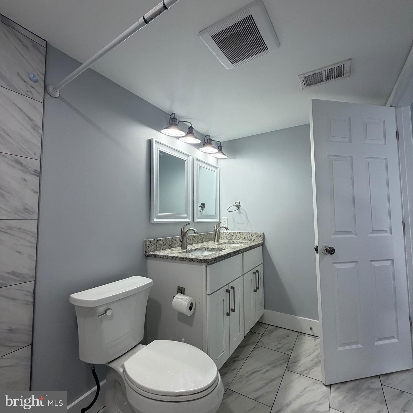 115 E Monmouth Street photo 20