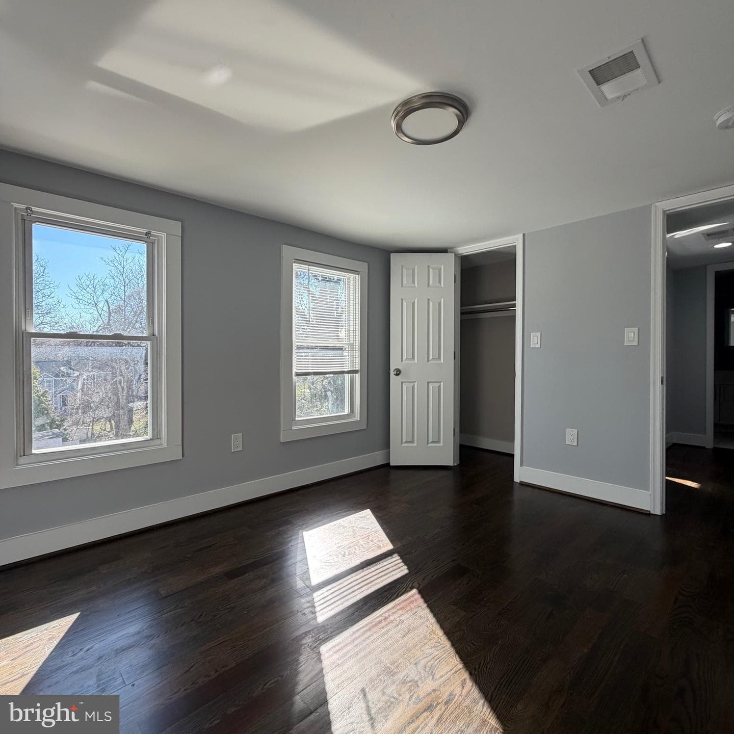 115 E Monmouth Street photo 22