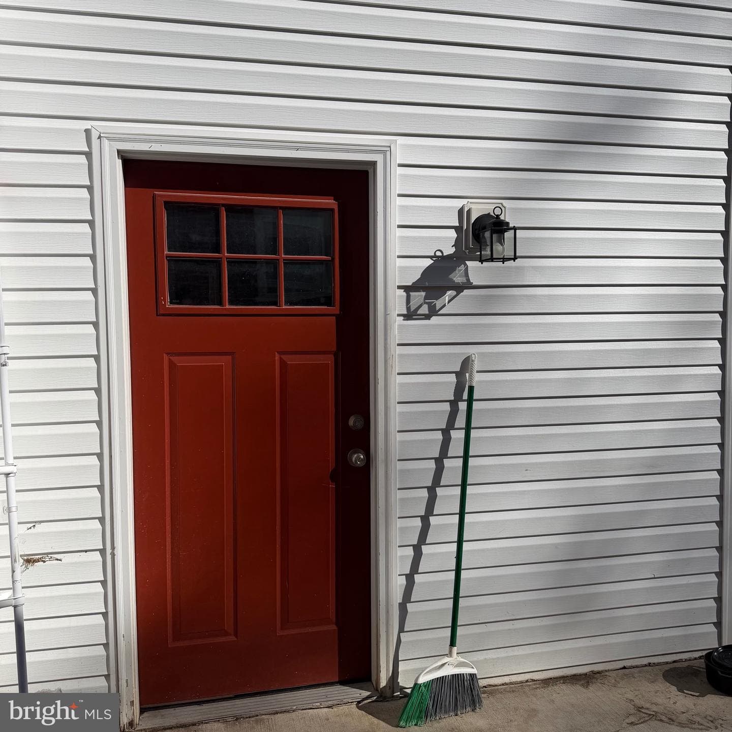 115 E Monmouth Street photo 23