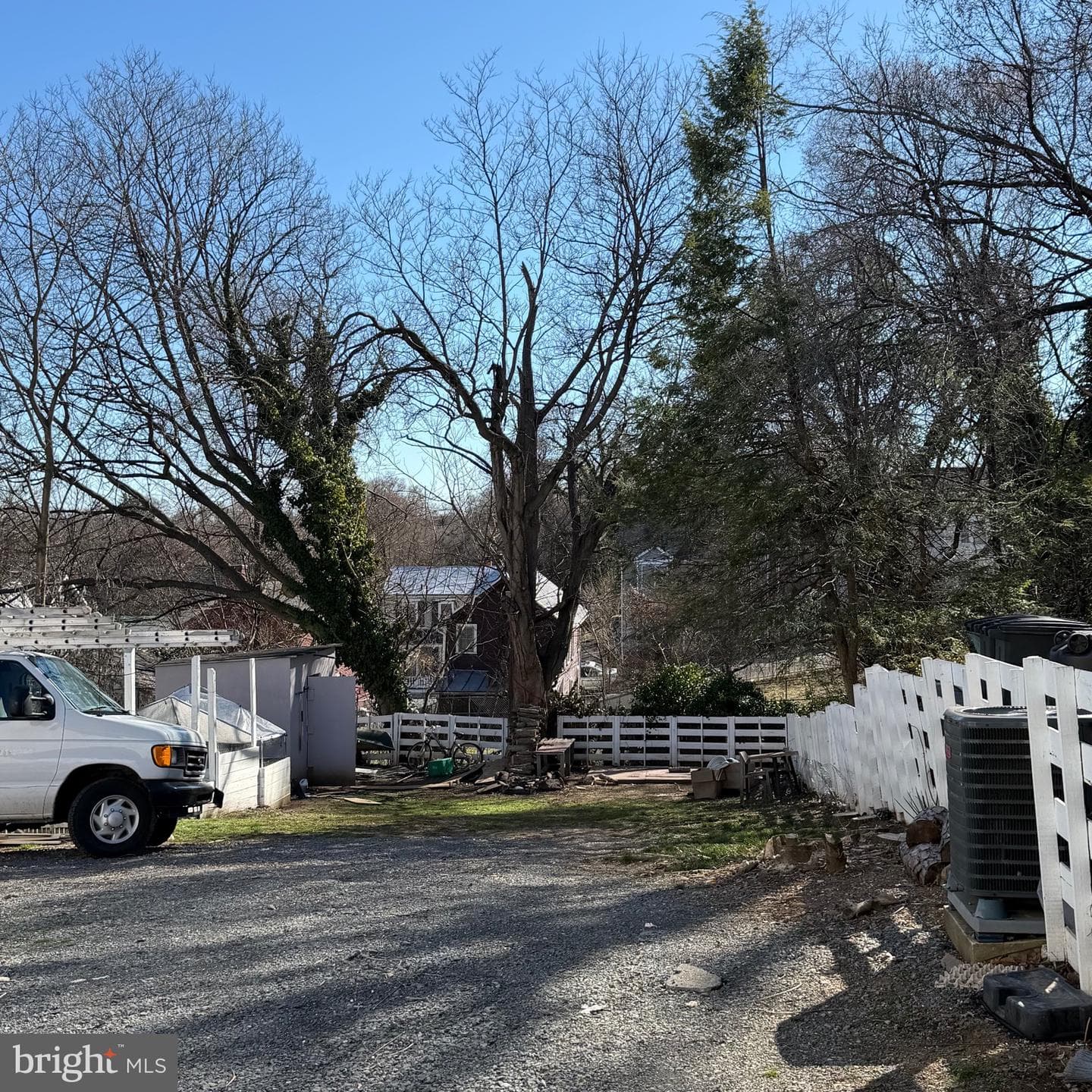 115 E Monmouth Street photo 24
