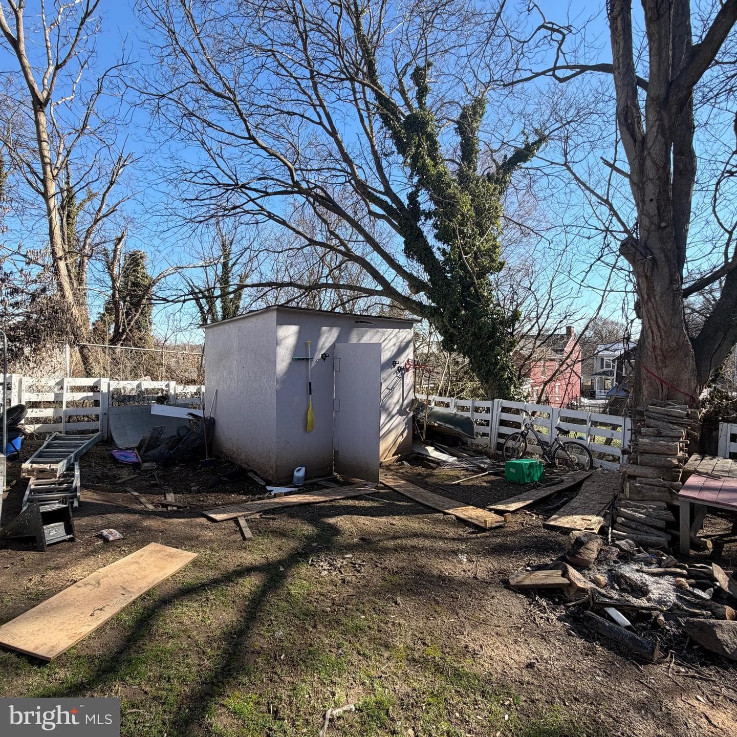 115 E Monmouth Street photo 27