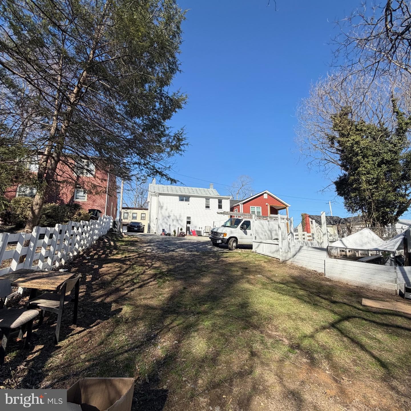 115 E Monmouth Street photo 28