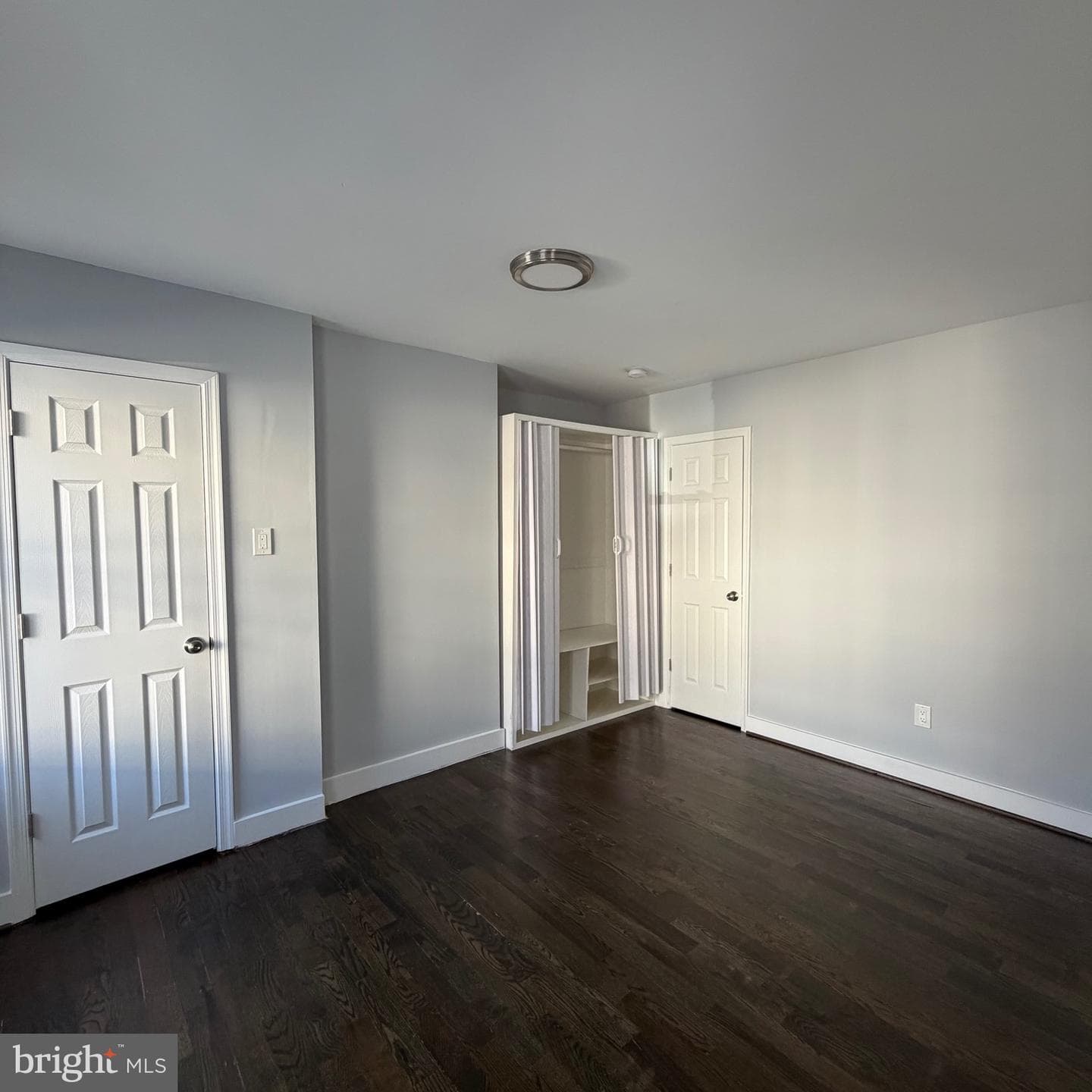 115 E Monmouth Street photo 3