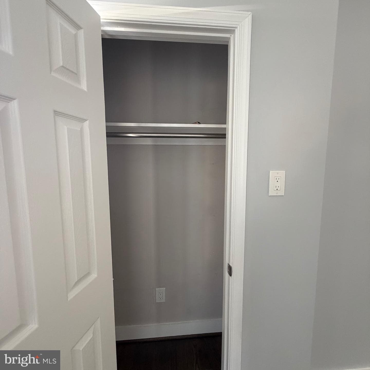 115 E Monmouth Street photo 4