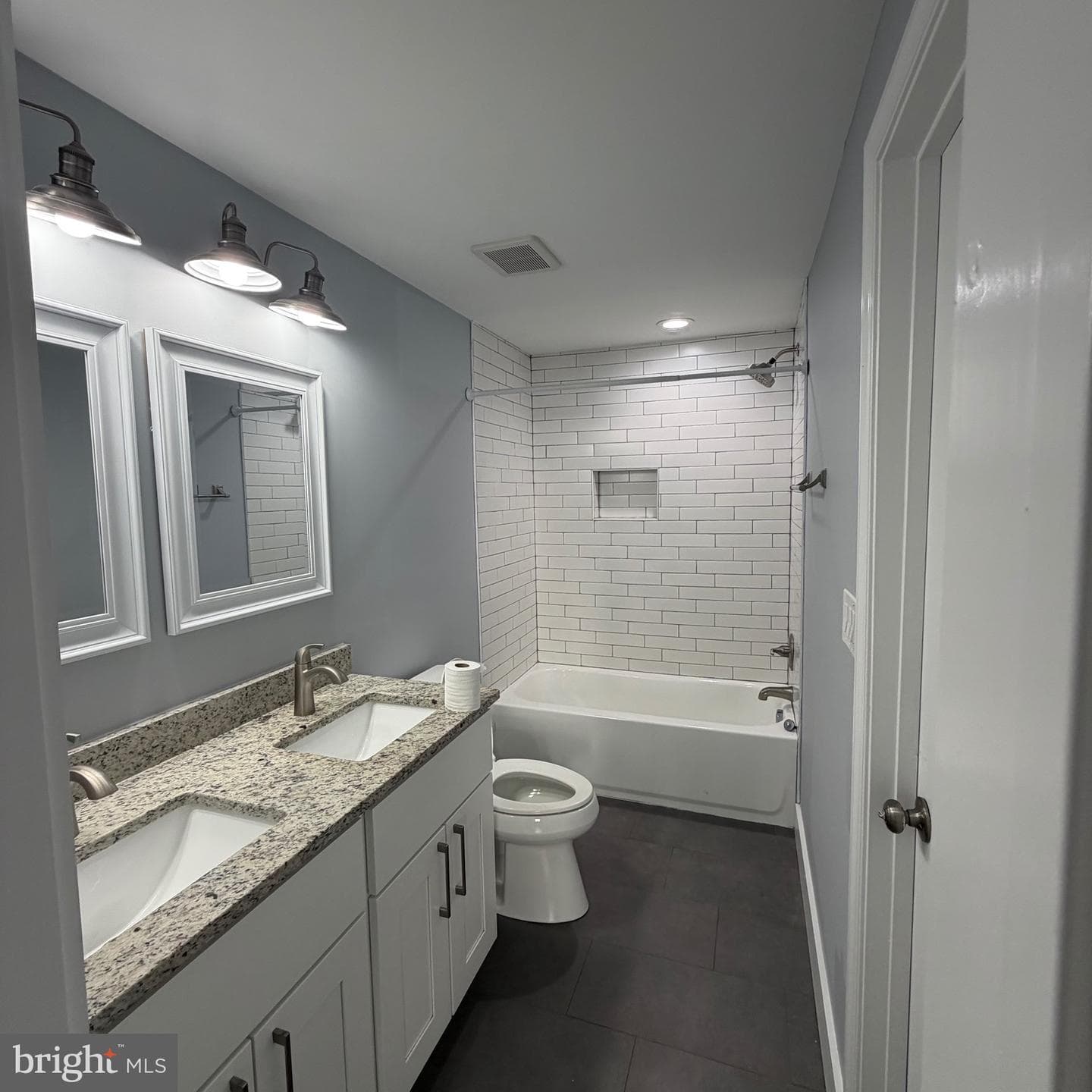 115 E Monmouth Street photo 5