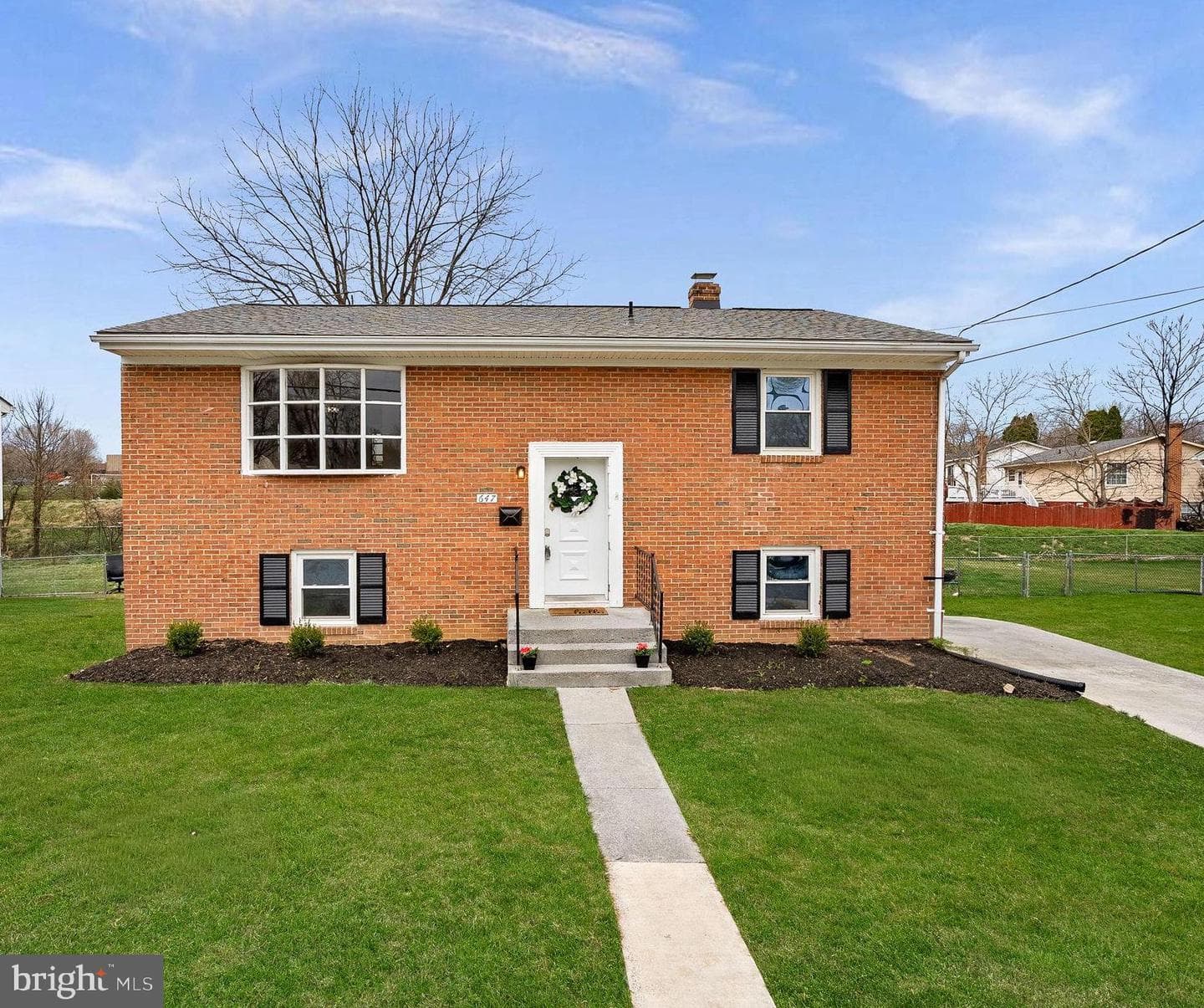 647 Battle Avenue photo 2