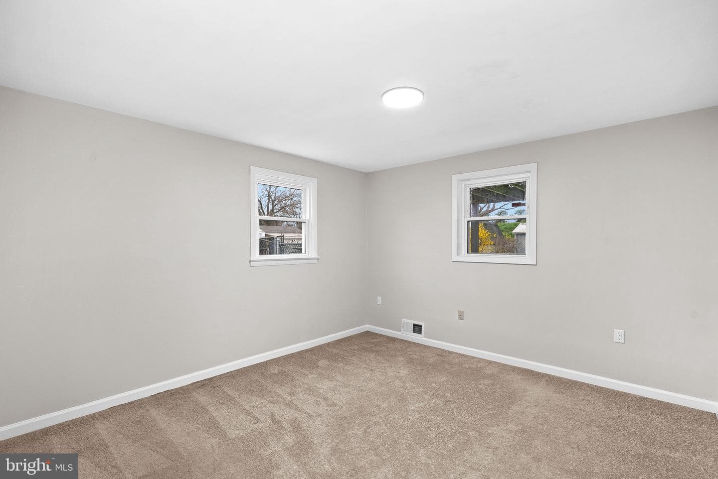 647 Battle Avenue photo 33