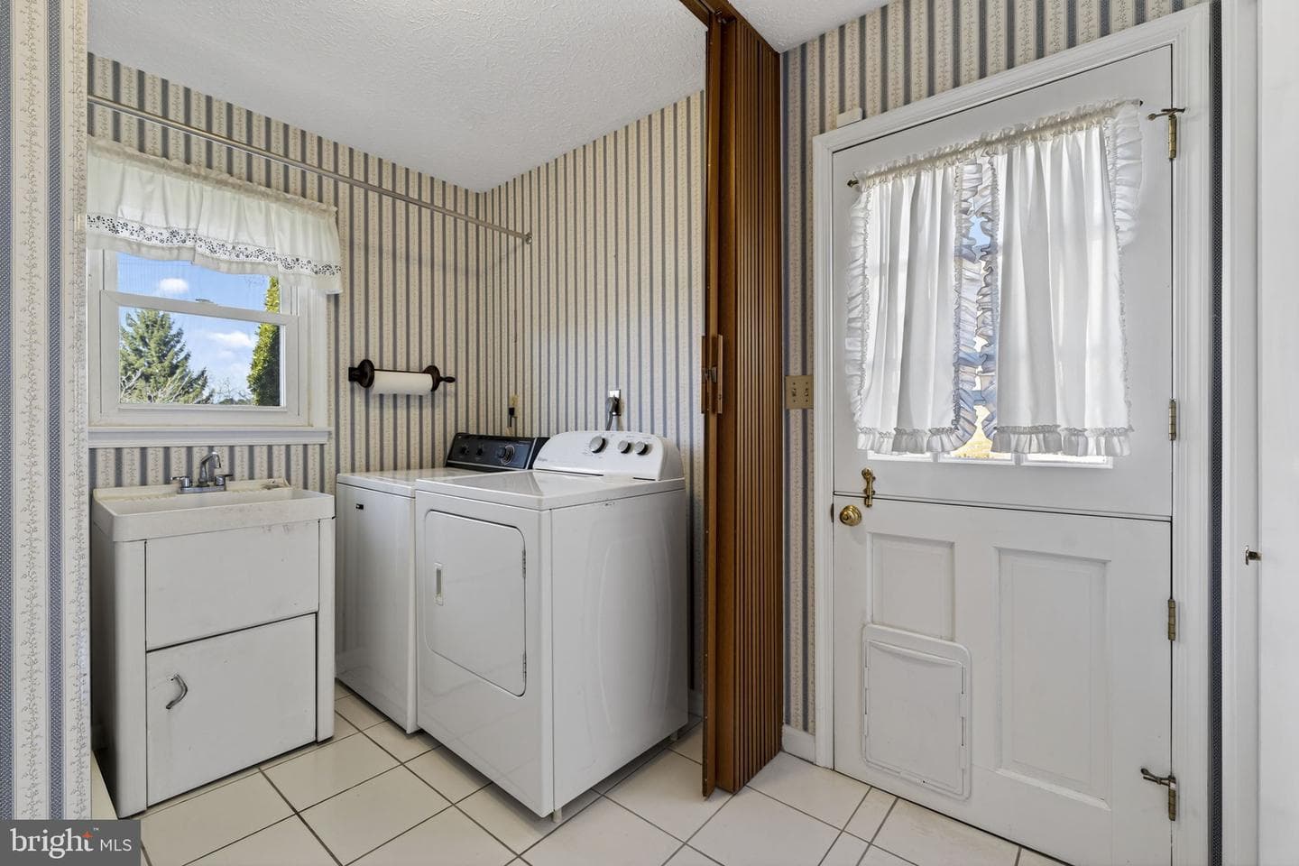308 Ridge Avenue photo 19