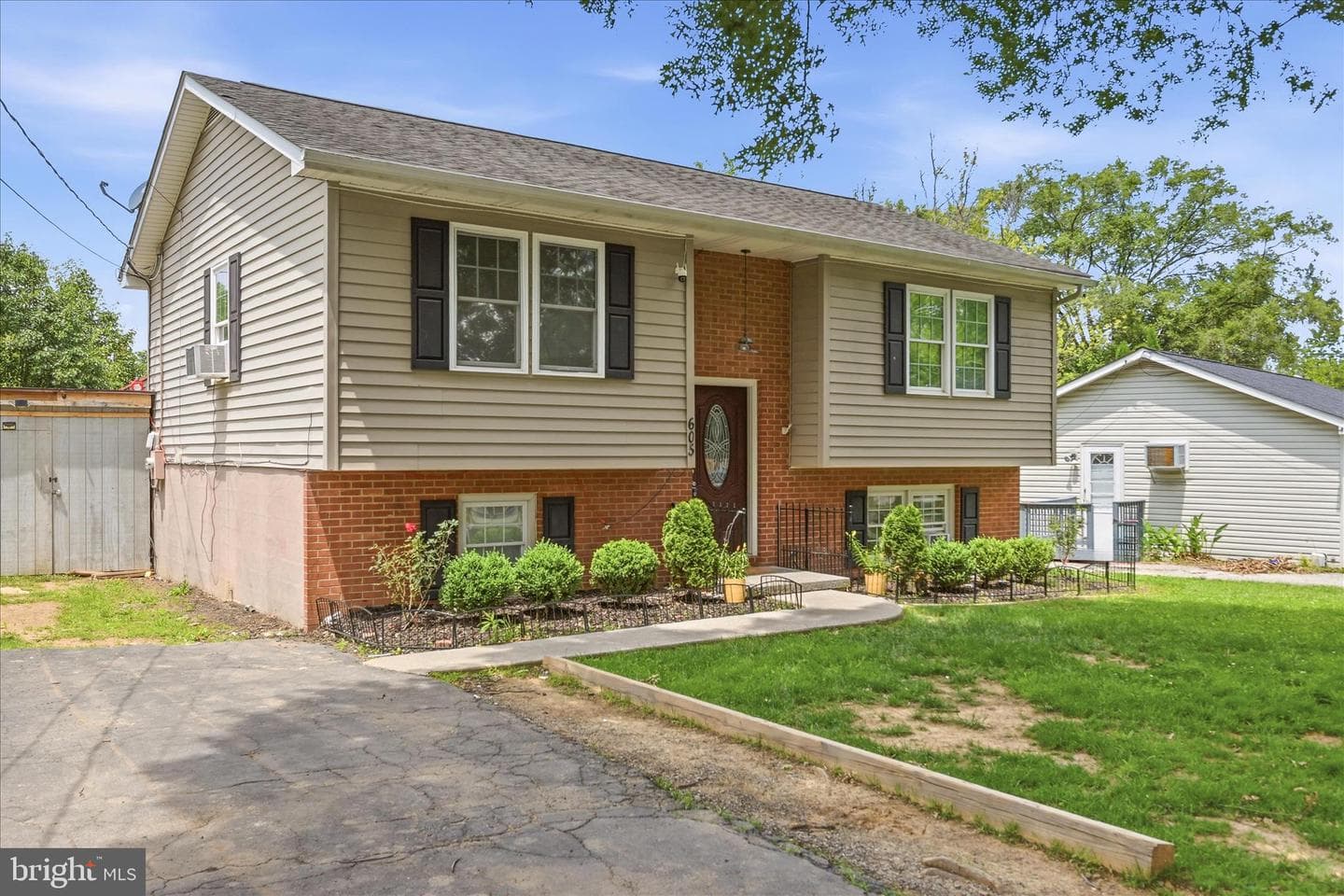 605 Dunlap Street, Winchester