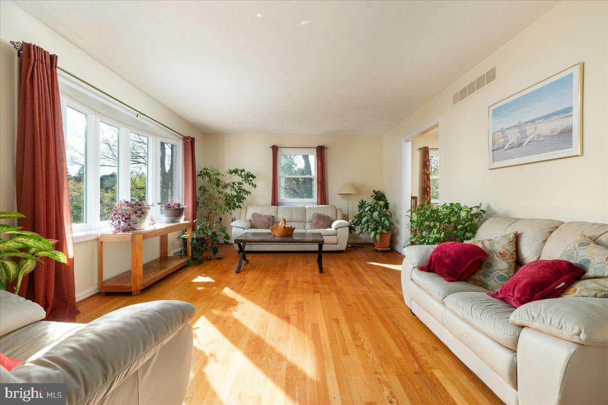 1300 Caroline Street photo 13