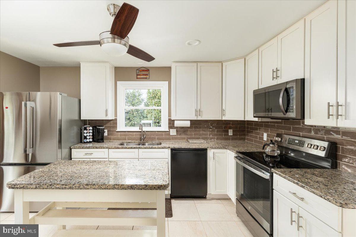 1300 Caroline Street photo 7