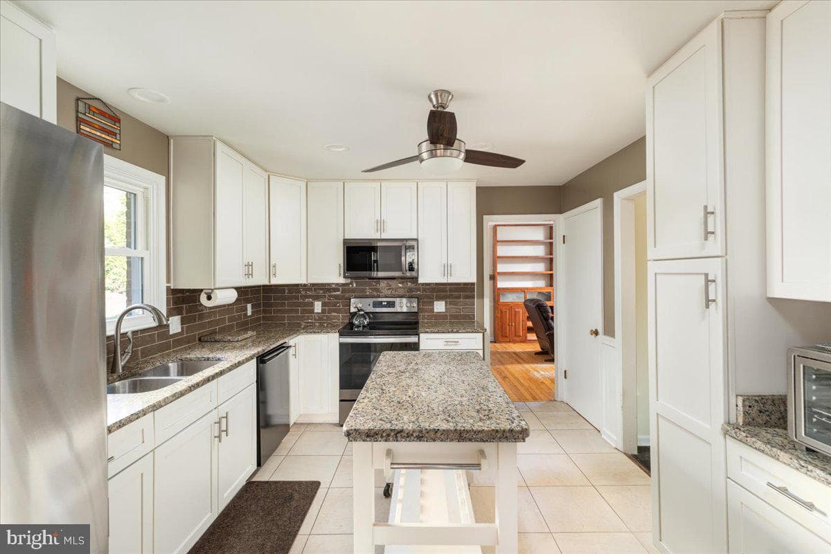 1300 Caroline Street photo 8