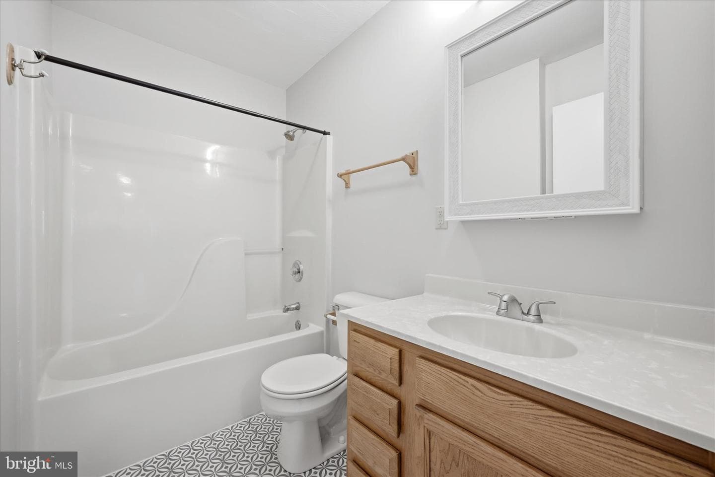 202 Russelcroft Road photo 28