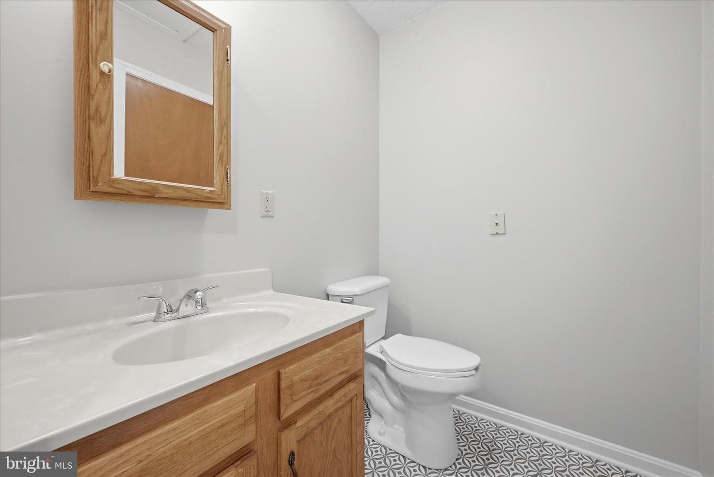 202 Russelcroft Road photo 31