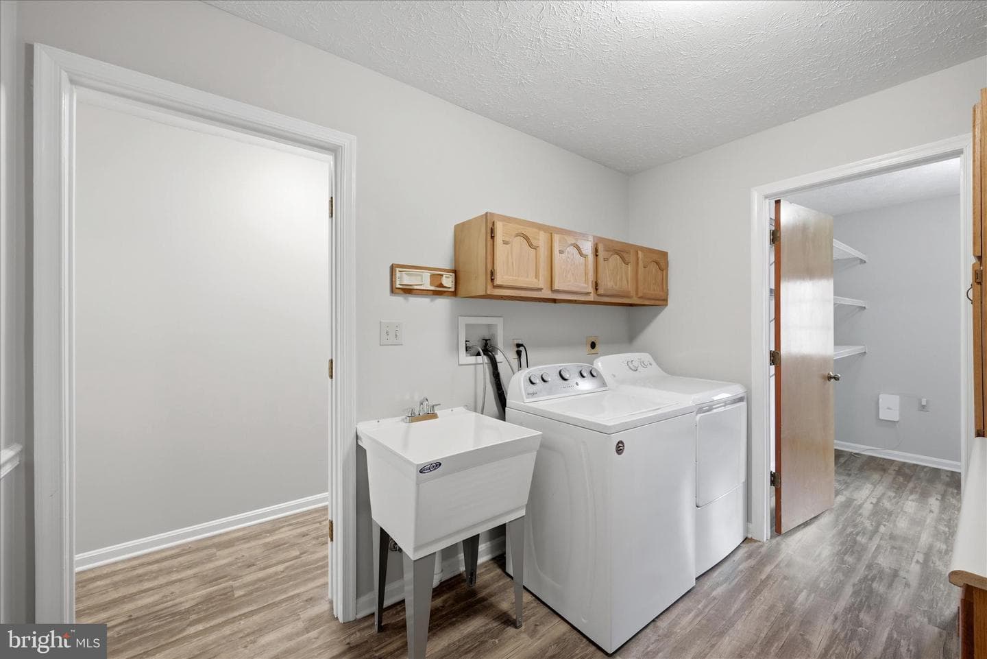 202 Russelcroft Road photo 32