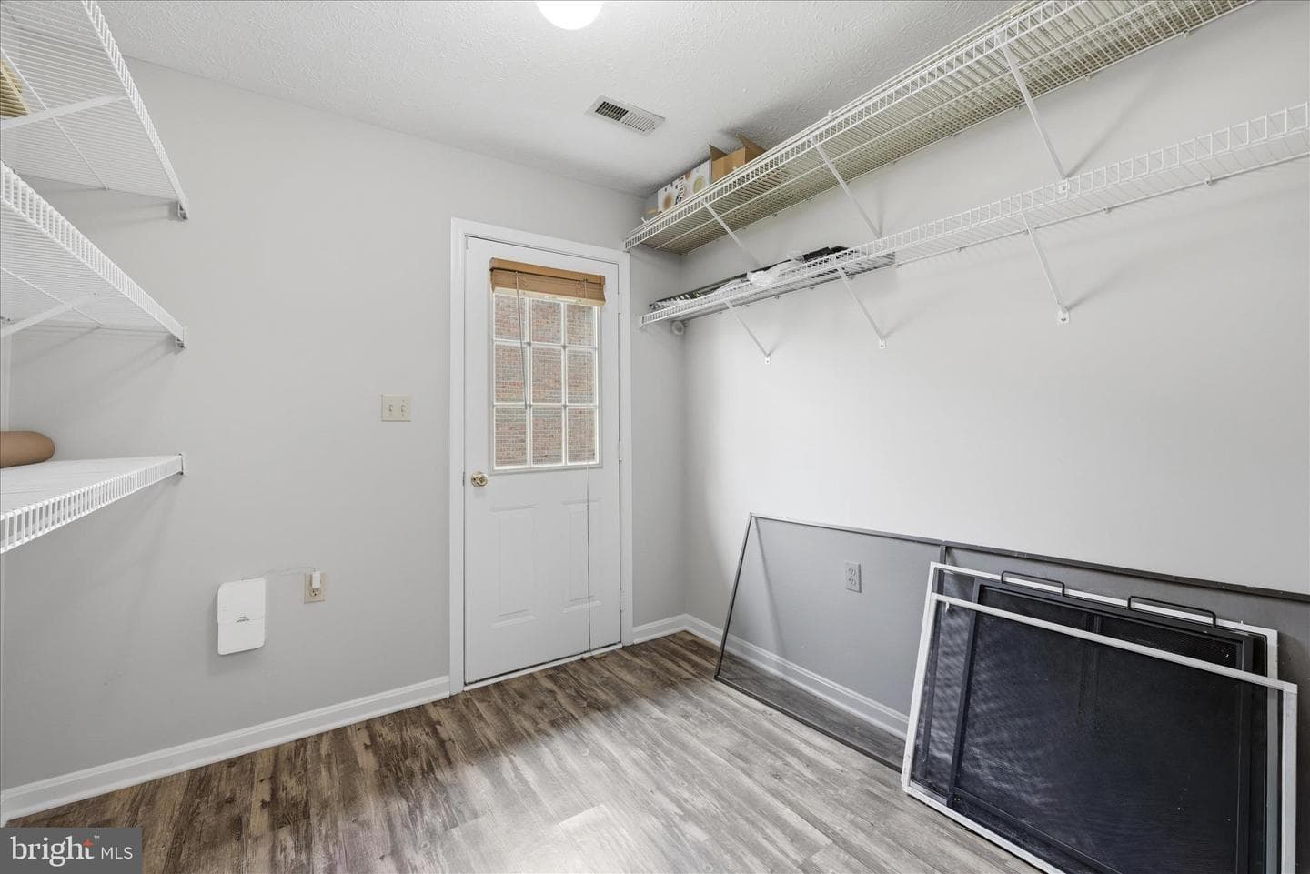 202 Russelcroft Road photo 34