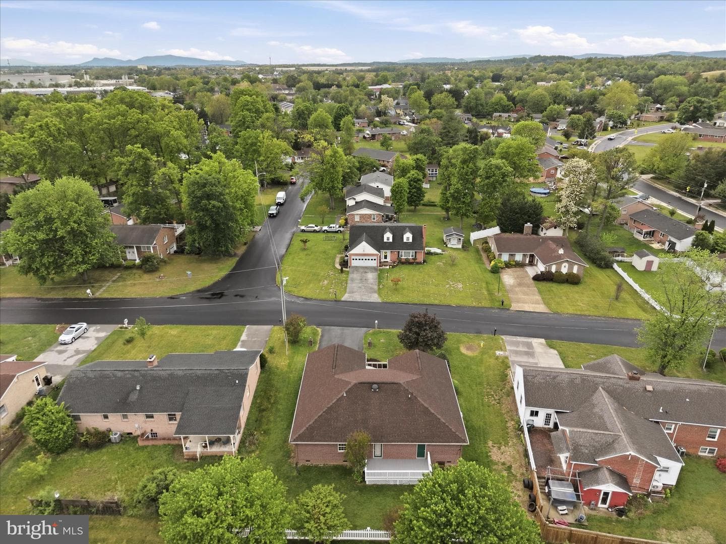 202 Russelcroft Road photo 47