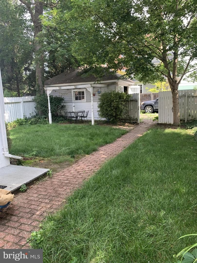 312 W Cecil Street photo 36