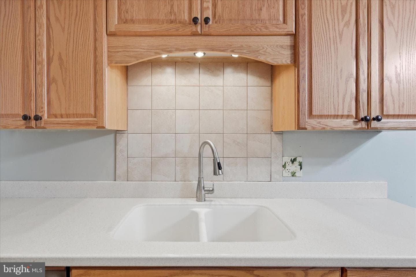 433 Beechcroft Road photo 16