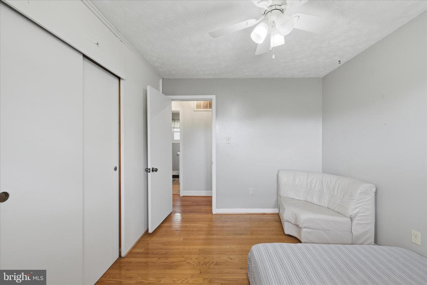 433 Beechcroft Road photo 19