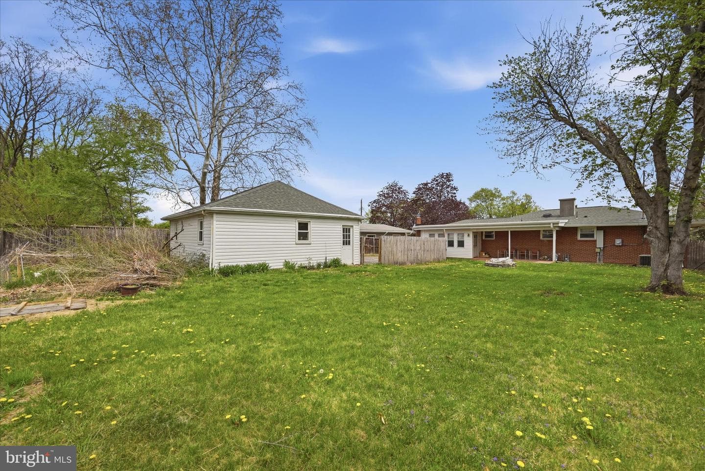 433 Beechcroft Road photo 37