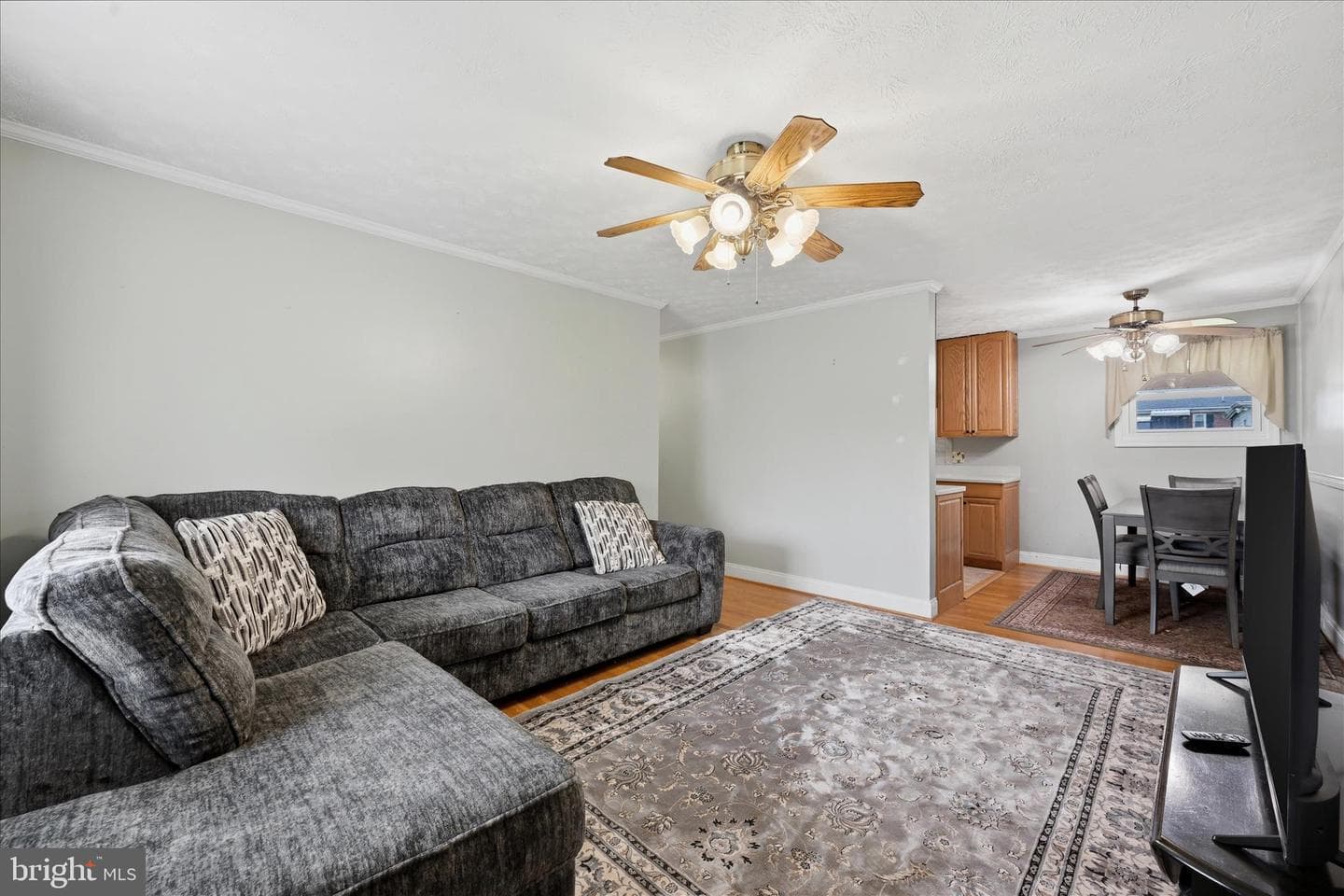 433 Beechcroft Road photo 7