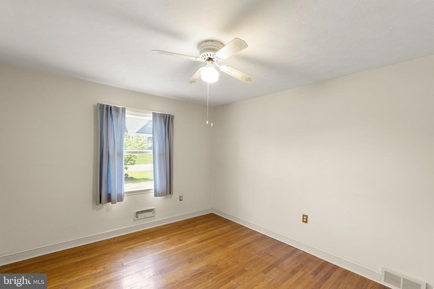 328 Longview Avenue photo 18