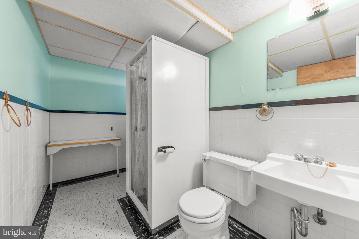 328 Longview Avenue photo 37