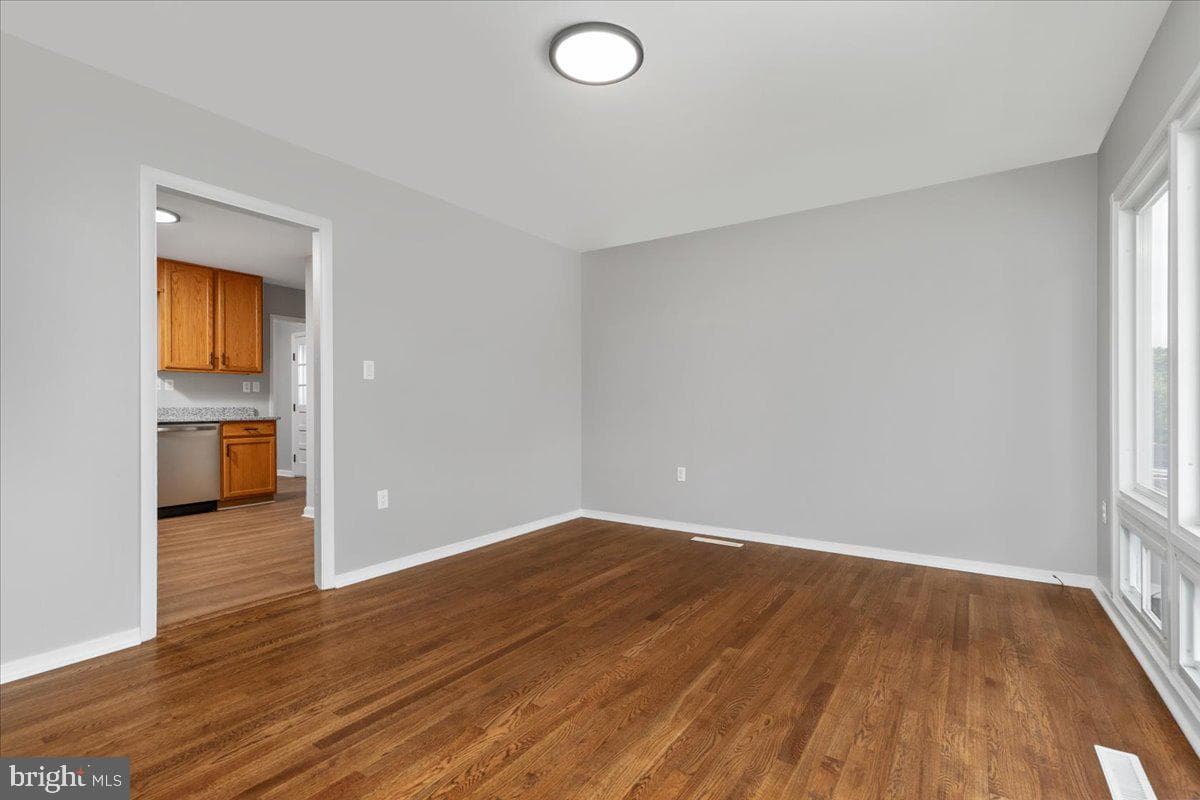 420 E Pall Mall Street photo 14