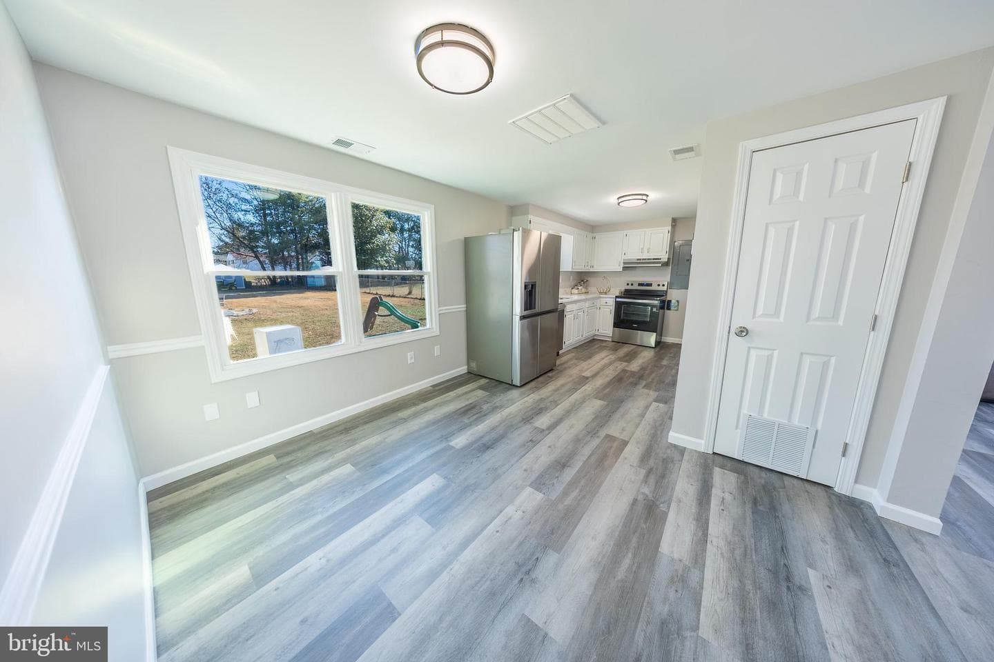 2952 Grace Street photo 9