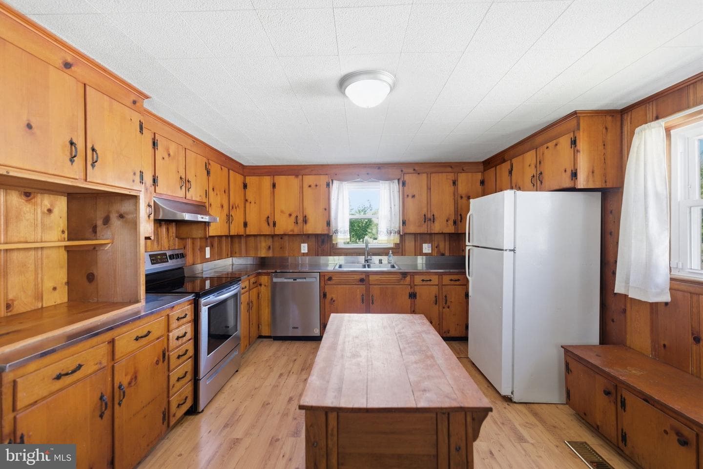 802 E Cork Street photo 23