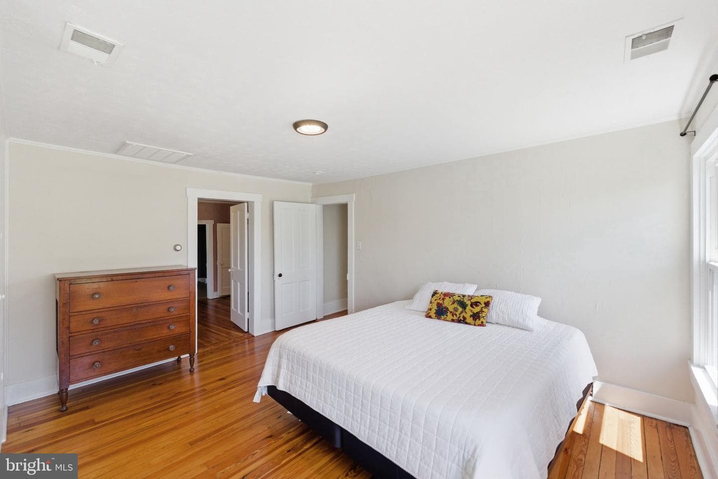802 E Cork Street photo 34