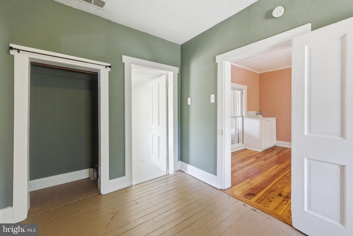 802 E Cork Street photo 39