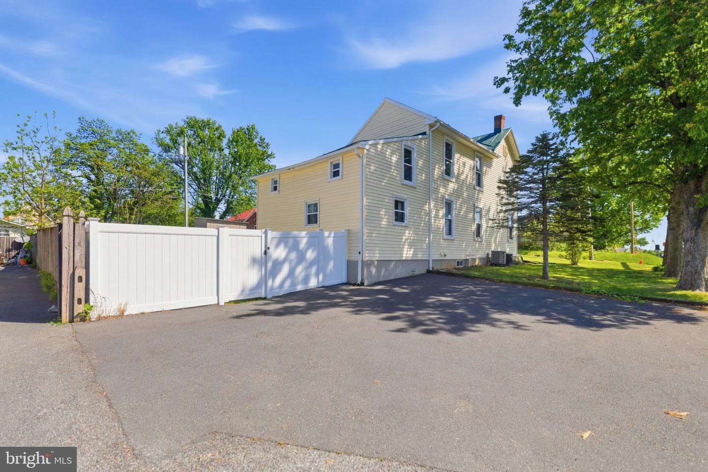 802 E Cork Street photo 5