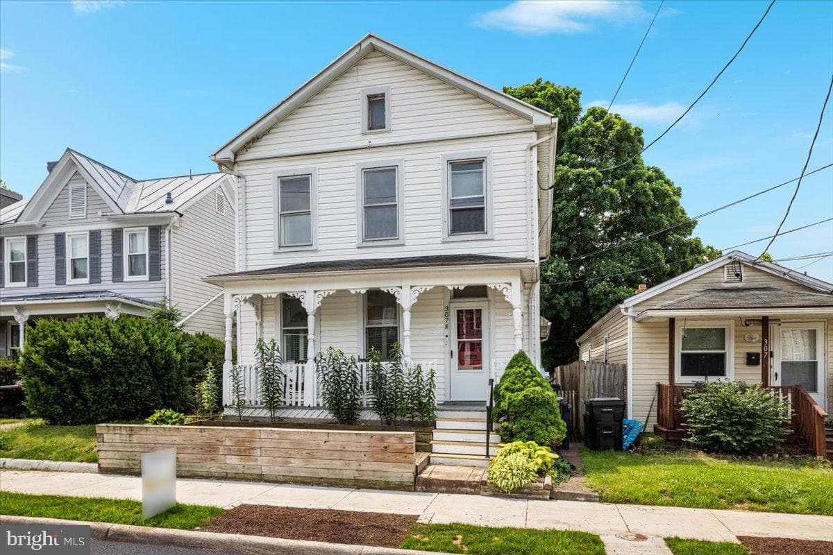 307 E Piccadilly Street, Winchester