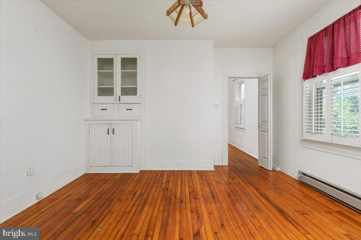 307 E Piccadilly Street photo 8