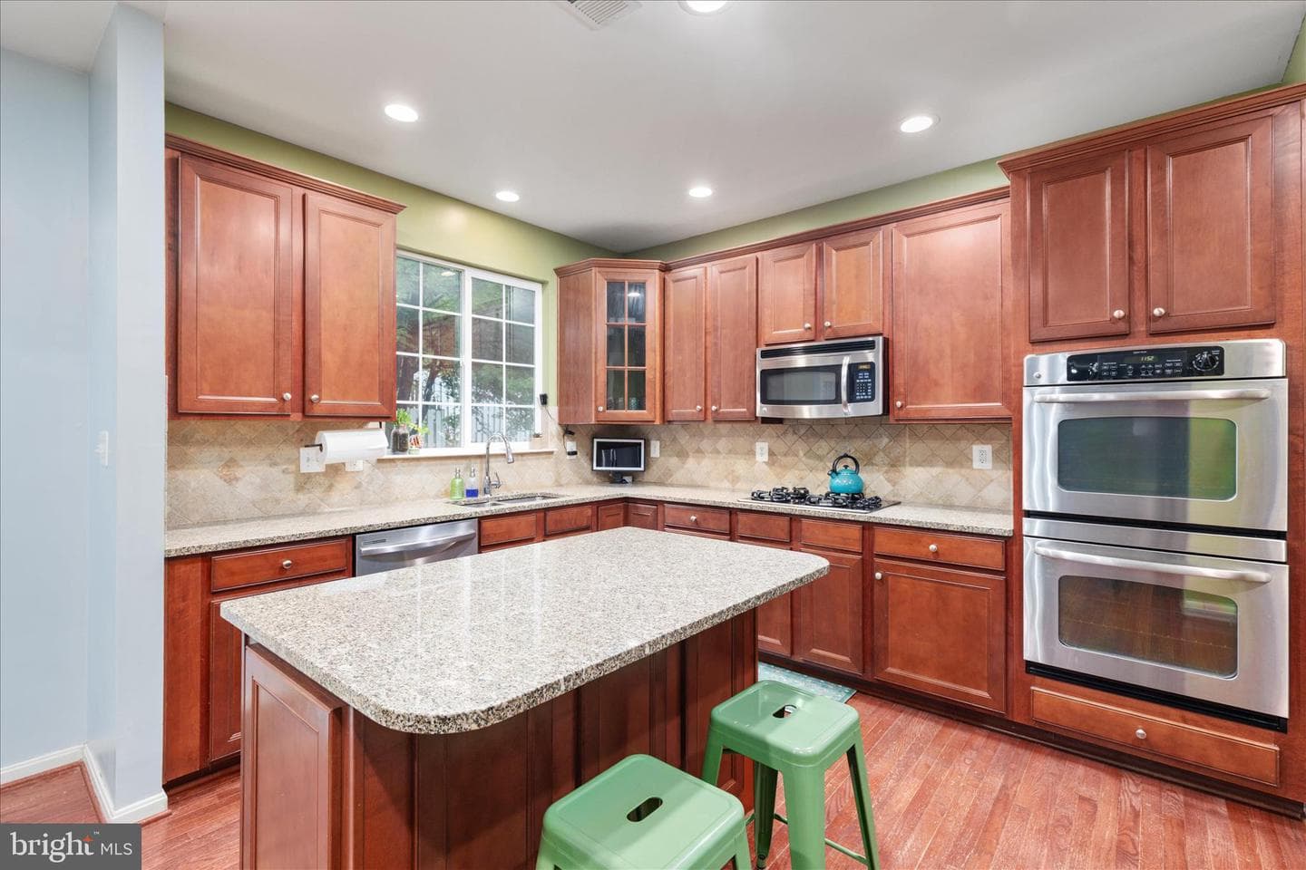 660 Beehive Way photo 9