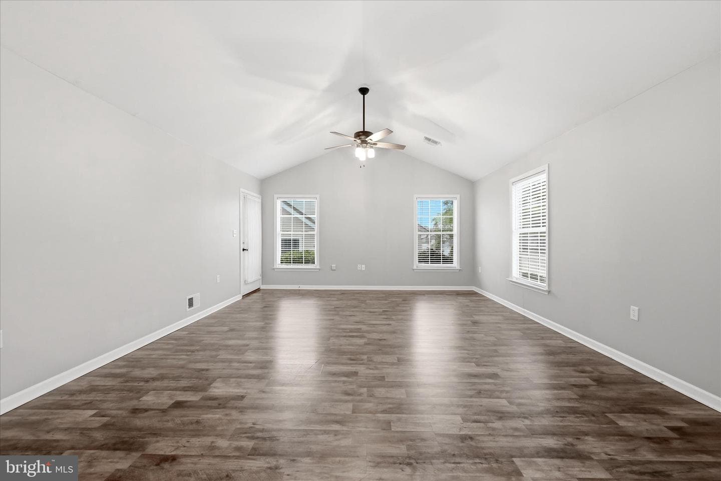1856 Melvor Lane photo 11
