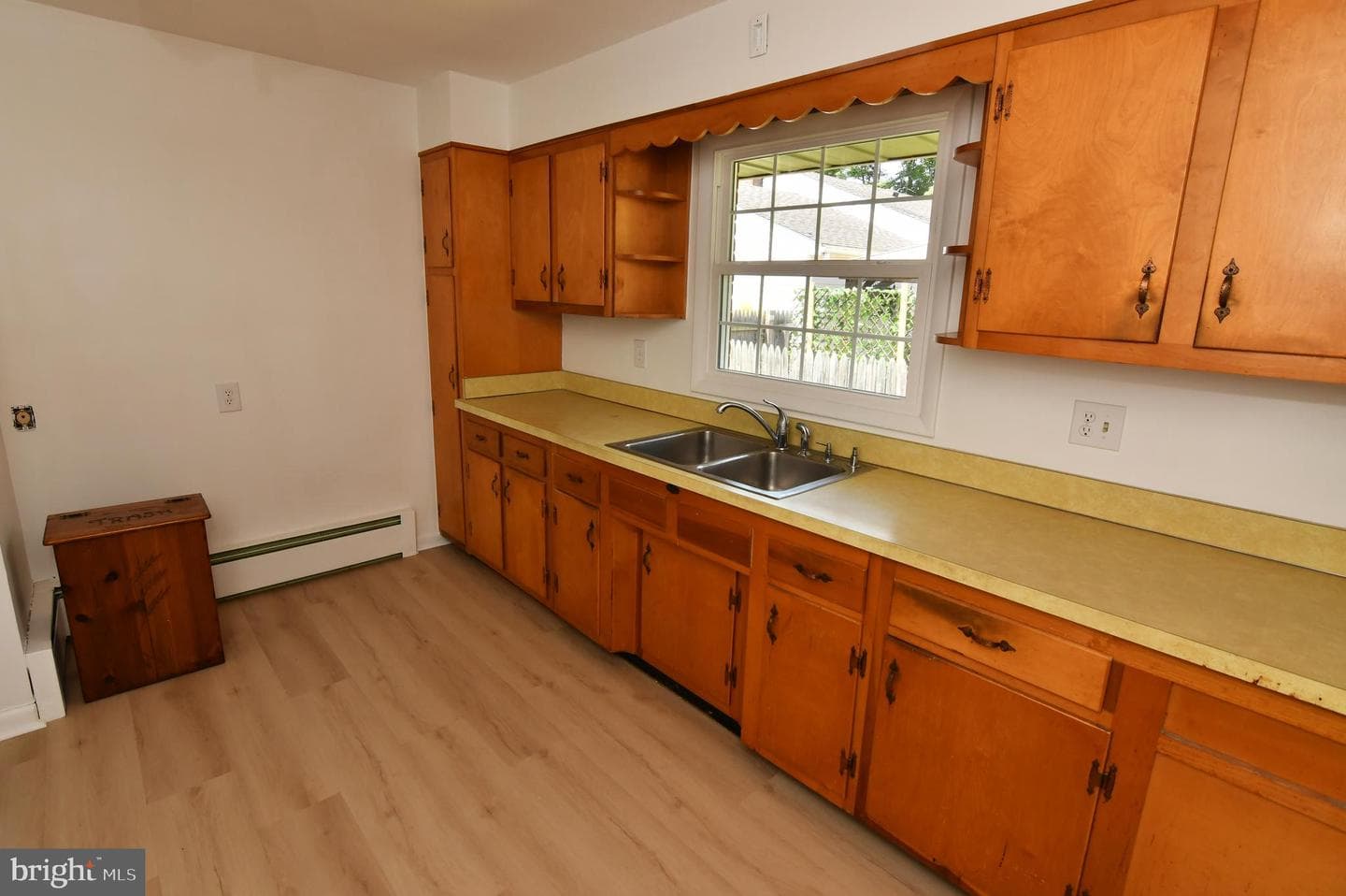 437 Beechcroft Road photo 16