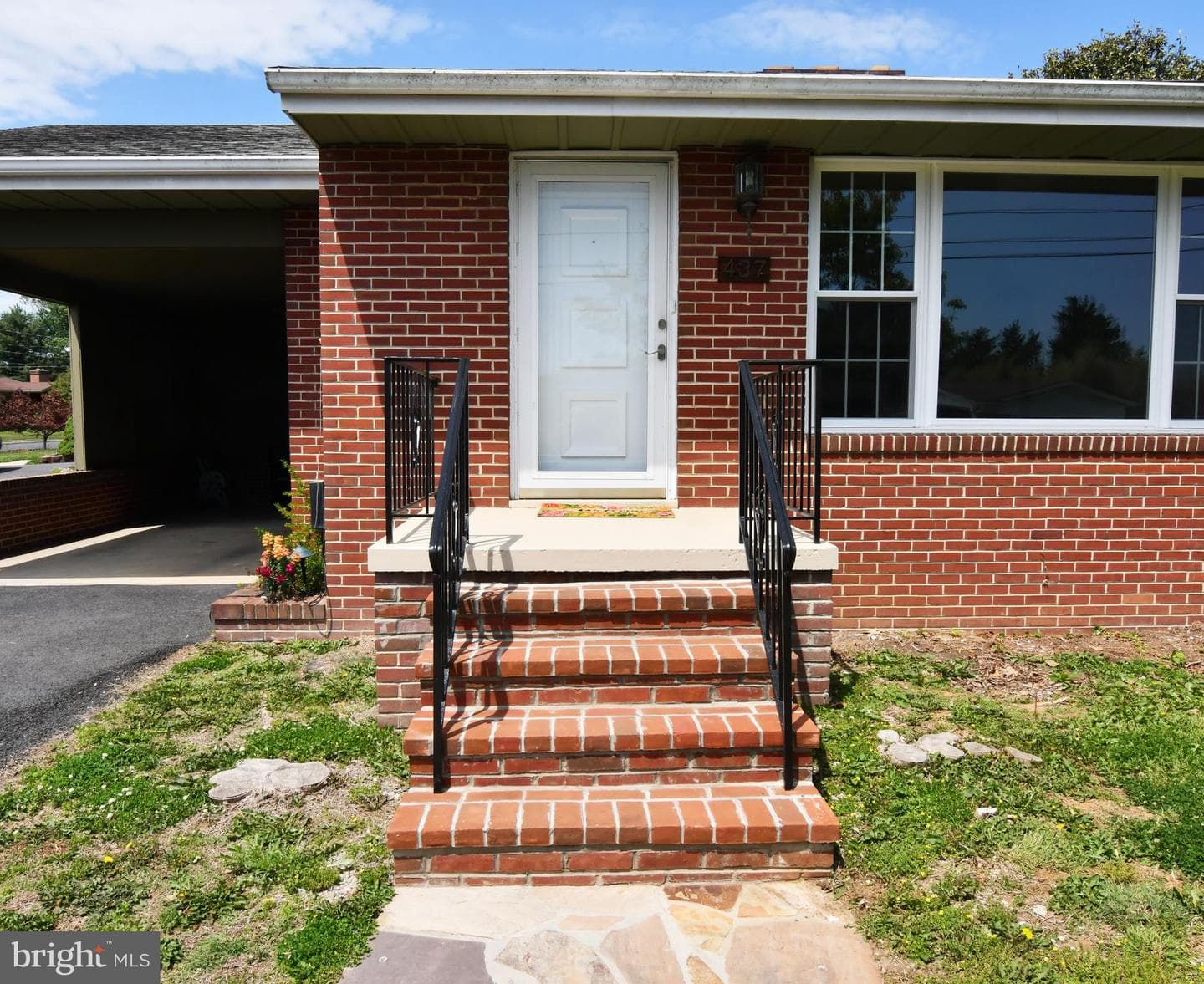 437 Beechcroft Road photo 8