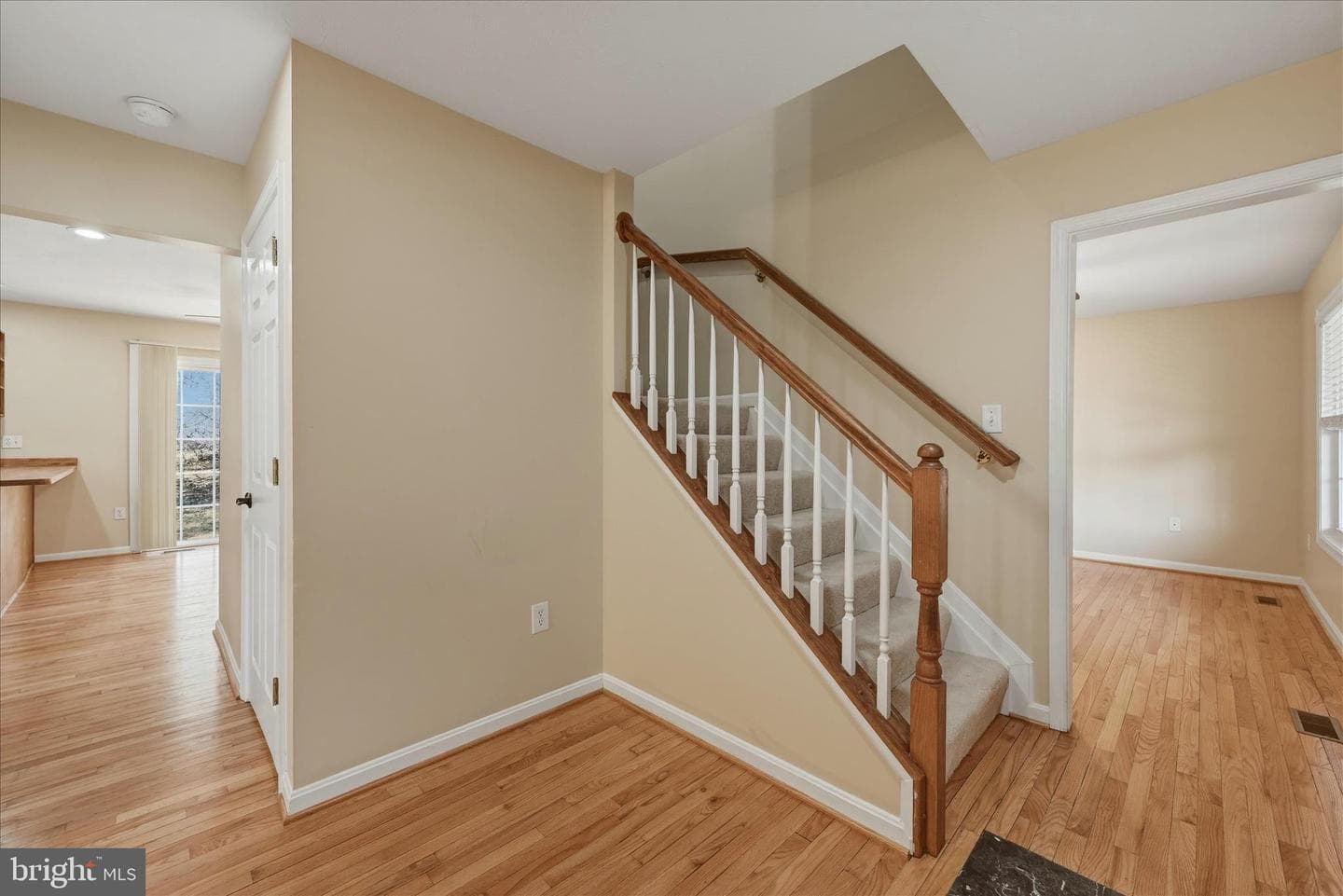 620 Crystal Court photo 4