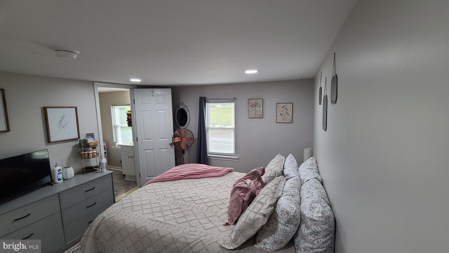593 N Kent Street photo 10