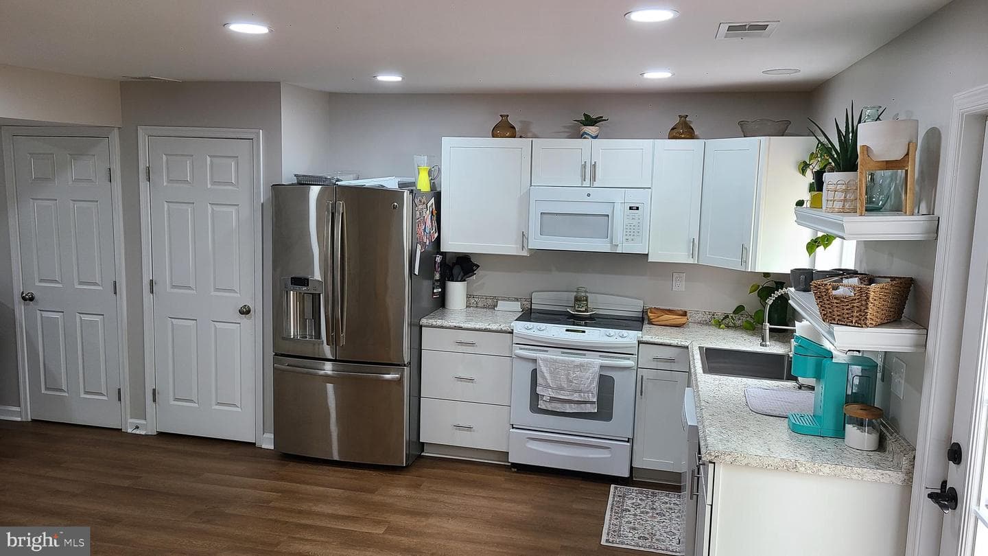 593 N Kent Street photo 6